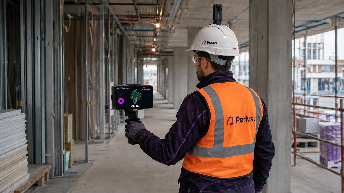 Perlus One handheld scanner and head-mounted 360 camera, worn on site